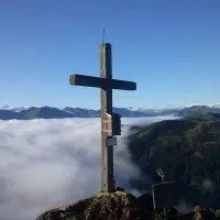 BergGlitzern: Leśna joga w Hinterglemm